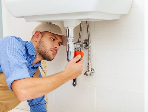 What Does a Professional Plumbing Repair Service Cover?